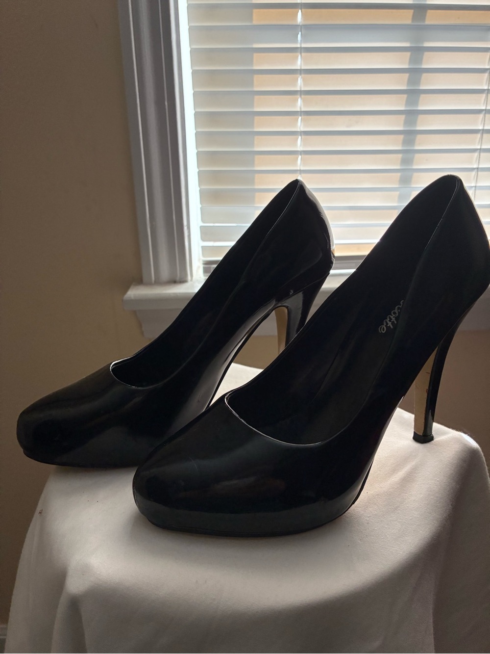 Mascotte Black Patent Platform Pumps Almond Toe High Heel Stiletto Size 7.5